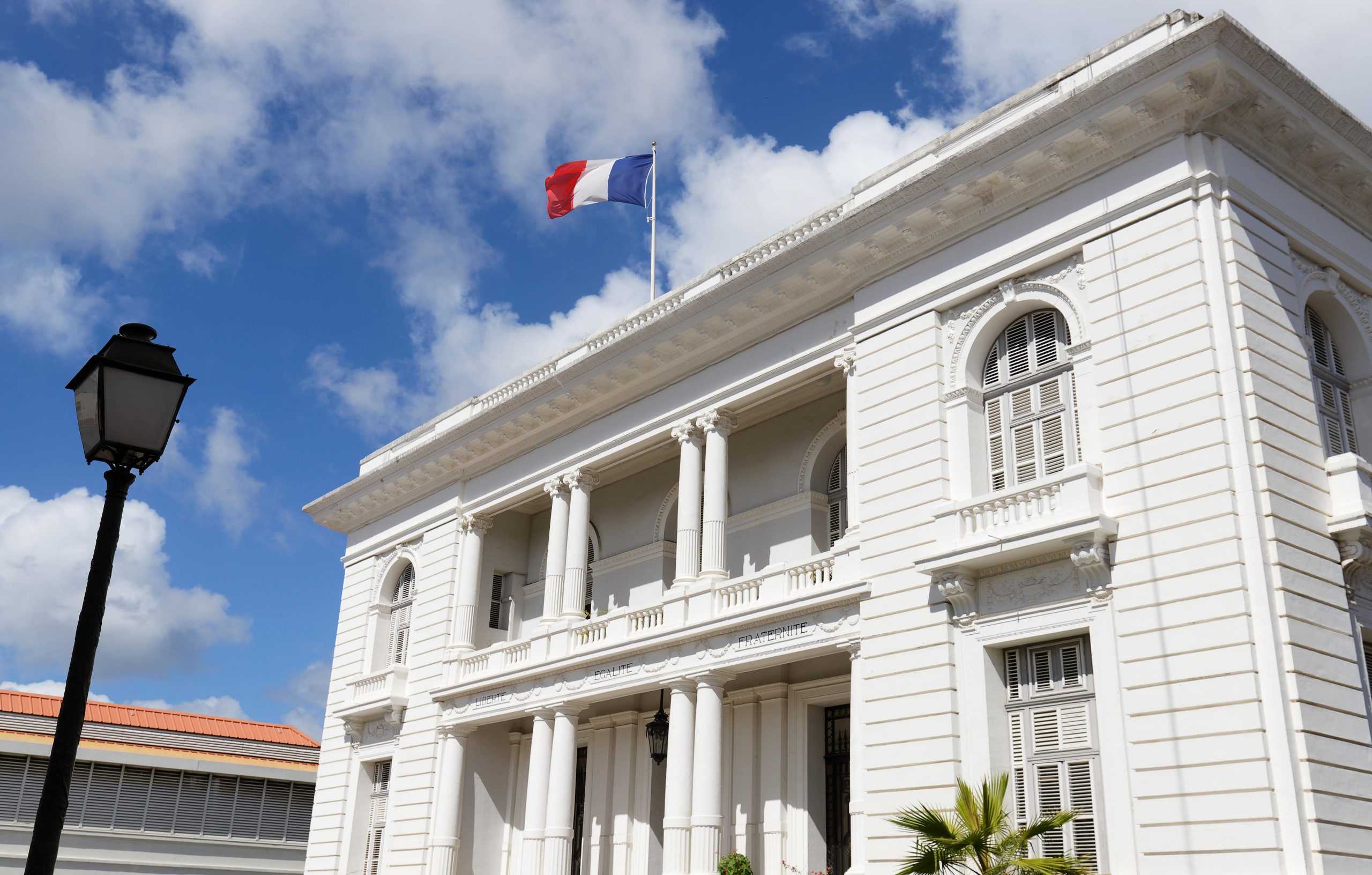 Informer en période de vacances : un vrai défi pour les communes